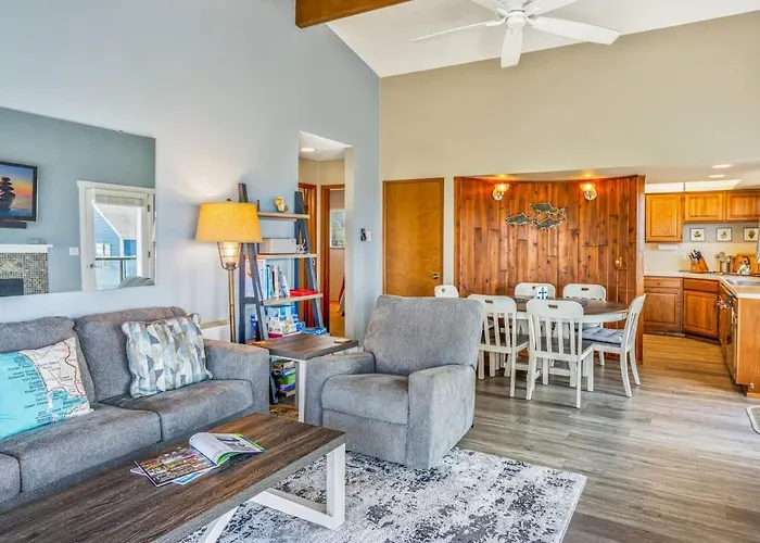 Hi-Tide Resort Top Floor Queen Bed Unit 32